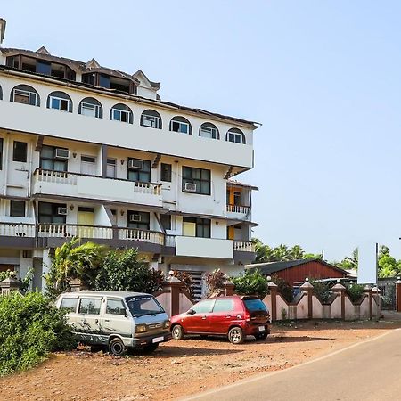 Spot On 37412 Hotel Priti International Мапуса Екстериор снимка