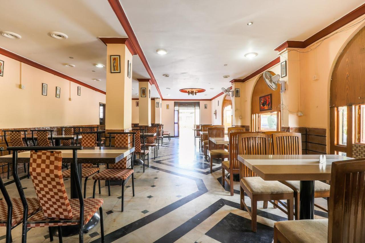 Spot On 37412 Hotel Priti International Мапуса Екстериор снимка